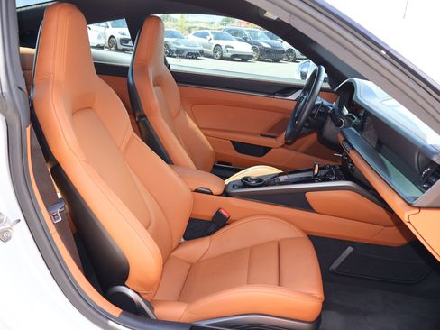 Used 2025 Porsche 911 Carrera RWD image 25