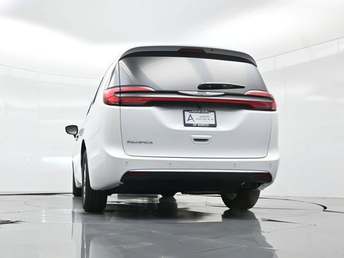 New 2026 Chrysler Pacifica Select image 42