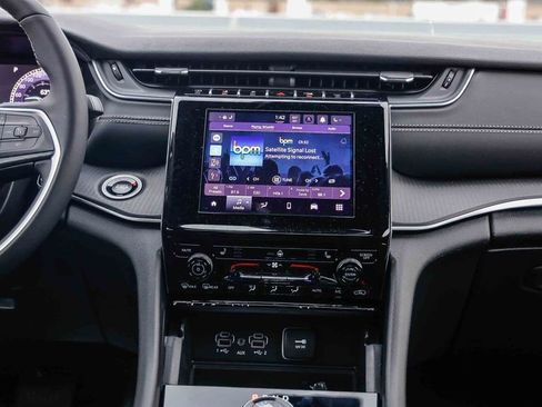 New 2025 Jeep Grand Cherokee L Altitude image 14