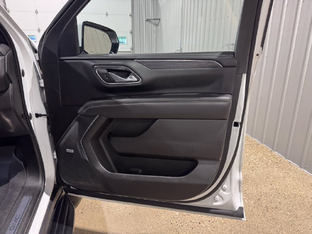 Used 2023 GMC Yukon XL SLT AWD/4WD image 24