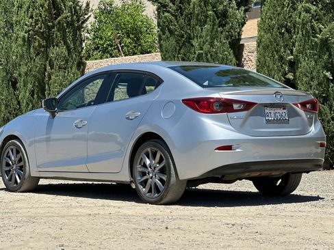 Used 2018 MAZDA MAZDA3 Touring FWD image 6