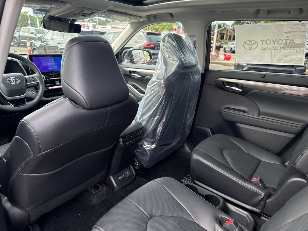 New 2026 Toyota Highlander Platinum AWD/4WD image 39
