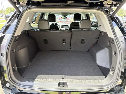 Used 2024 GMC Terrain SLT w/ Tech Package AWD/4WD image 11