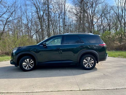 Used 2025 Nissan Pathfinder SL image 19