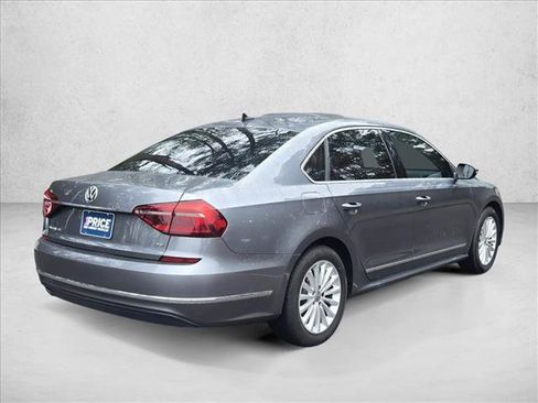 Used 2017 Volkswagen Passat 1.8T SE image 5