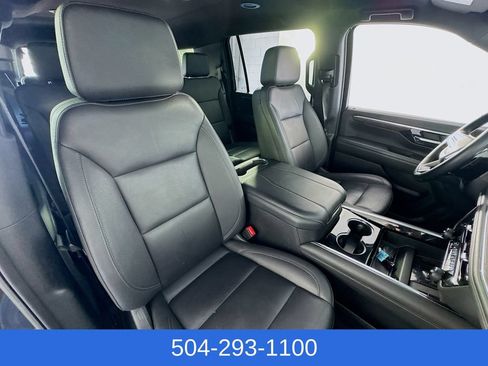 Used 2025 Chevrolet Suburban LT RWD image 31