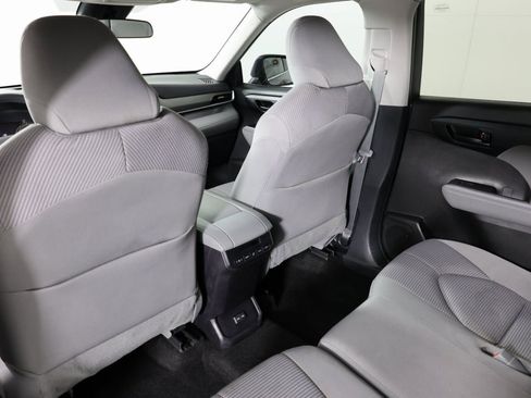 Used 2023 Toyota Highlander LE image 51