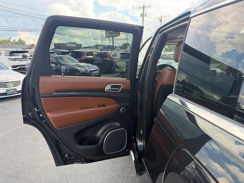 Used 2015 Jeep Grand Cherokee Summit AWD/4WD image 38