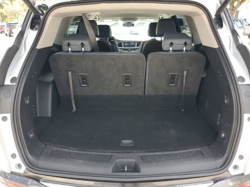 Used 2020 Buick Enclave Essence image 8