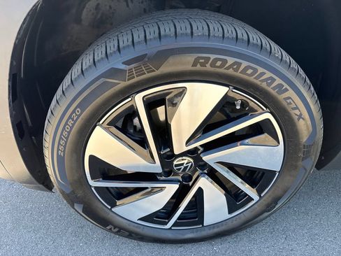 Used 2024 Volkswagen Atlas SEL AWD/4WD image 32