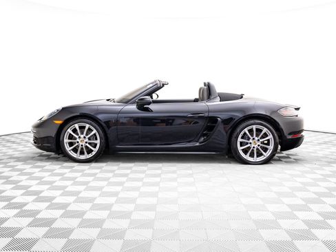Used 2017 Porsche 718 Boxster image 2