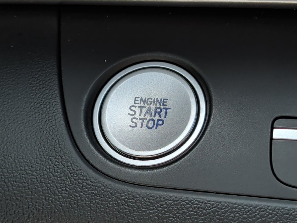 Used 2025 Hyundai Elantra Limited FWD image 26