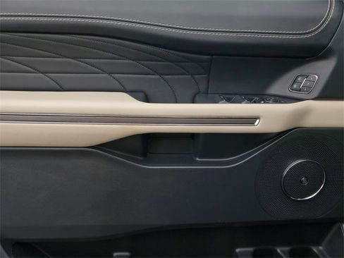 Certified 2022 Ford Expedition Platinum image 9