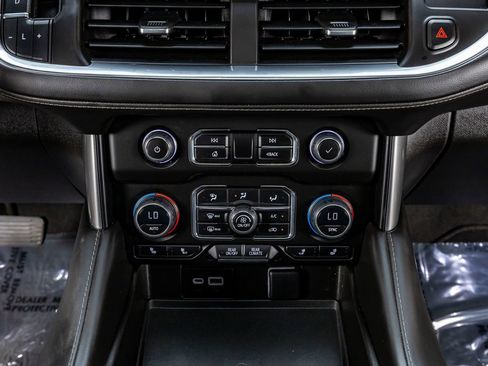 Used 2023 Chevrolet Tahoe Z71 w/ Z71 Off-Road Package AWD/4WD image 27