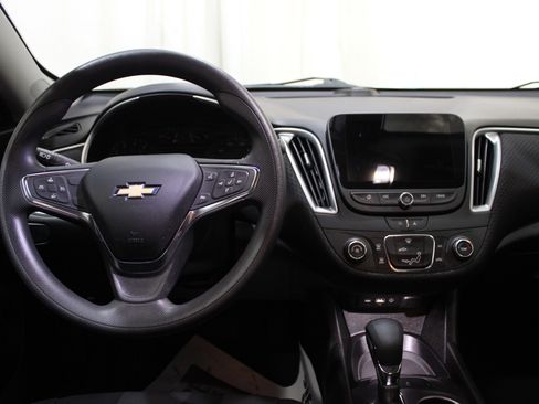 Used 2021 Chevrolet Malibu LS image 2