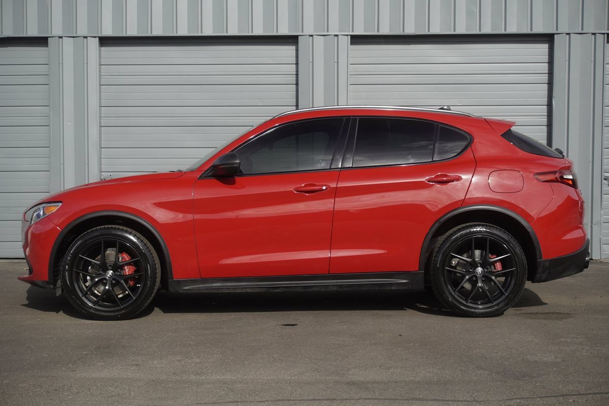Used 2019 Alfa Romeo Stelvio Ti Sport w/ Quick Order Package 22S Sport AWD/4WD image 2