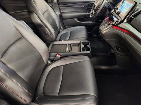 Used 2024 Honda Odyssey Sport image 3