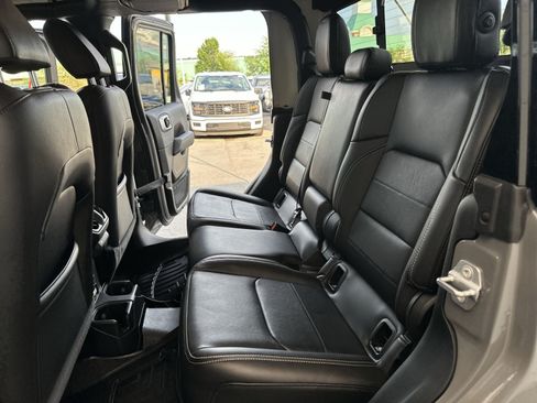 Used 2021 Jeep Gladiator Overland w/ Popular Equipment Package AWD/4WD image 32