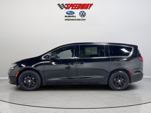 Used 2025 Chrysler Pacifica Select FWD image 10