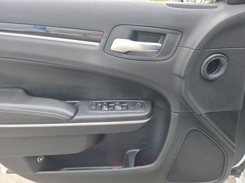 Used 2018 Chrysler 300 S RWD image 16