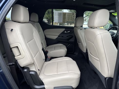Used 2023 Chevrolet Traverse LT w/ LT Premium Package AWD/4WD image 30