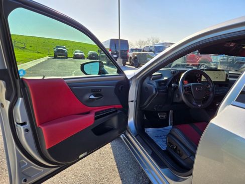 Used 2023 Lexus ES 350 F Sport w/ Accessory Package (Z2) image 13