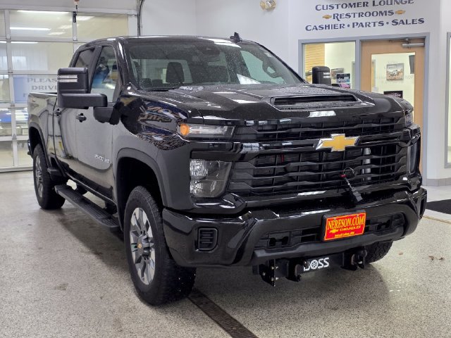 Used 2024 Chevrolet Silverado 2500 Custom w/ Custom Convenience Package AWD/4WD image 3