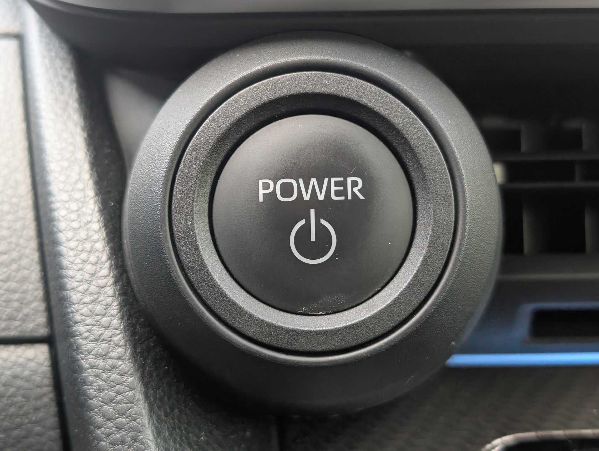 Used 2024 Toyota Prius XLE FWD image 21