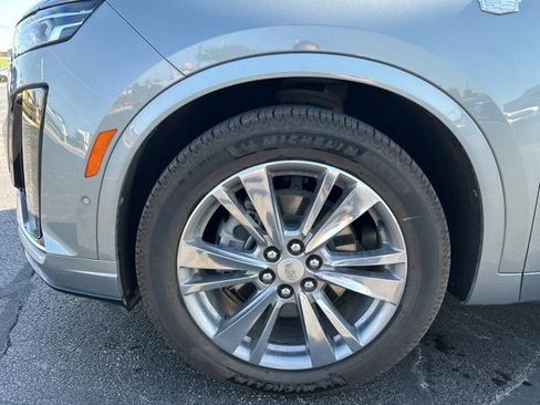 Used 2023 Cadillac XT6 Premium Luxury w/ Technology Package AWD/4WD image 11