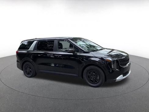 Used 2026 Kia Carnival FWD image 2