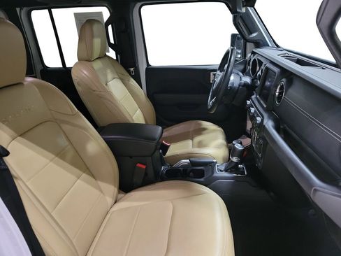 Used 2018 Jeep Wrangler Unlimited Sahara AWD/4WD image 27