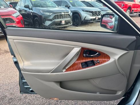 Used 2011 Toyota Camry image 31