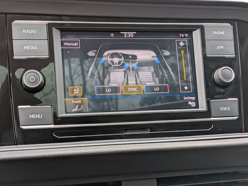 Used 2024 Volkswagen Jetta SE w/ Panoramic Sunroof Package FWD image 25