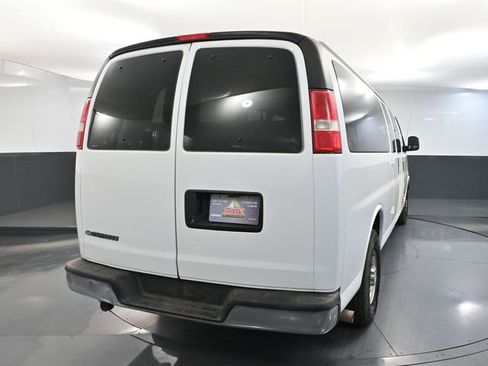 Used 2017 Chevrolet Express 3500 LT w/ LT Preferred Equipment Group image 6