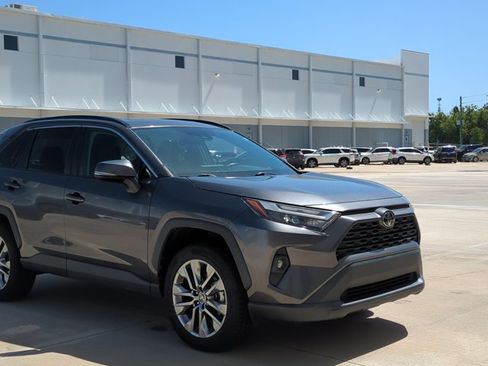 Used 2022 Toyota RAV4 XLE Premium FWD image 3