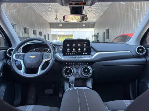 Used 2025 Chevrolet Blazer LT FWD image 34