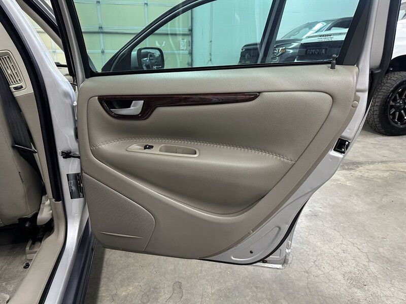 Used 2007 Volvo XC70 AWD/4WD image 38