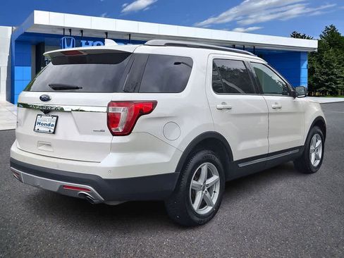 Used 2017 Ford Explorer XLT w/ Equipment Group 202A AWD/4WD image 24