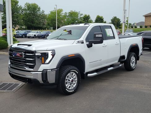 Used 2025 GMC Sierra 2500 SLE w/ Preferred Package AWD/4WD image 2