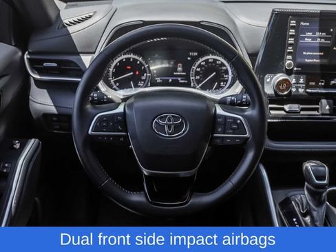 Used 2022 Toyota Highlander XSE AWD/4WD image 32