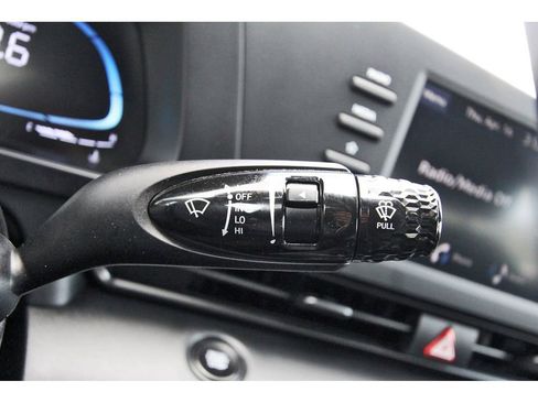 Used 2025 Hyundai Elantra Sport image 21