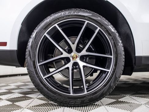 Used 2024 Porsche Macan w/ Premium Plus Package AWD/4WD image 43