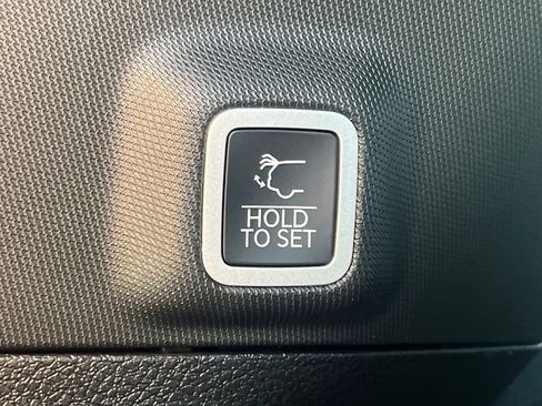 New 2025 Jeep Grand Cherokee Laredo image 9