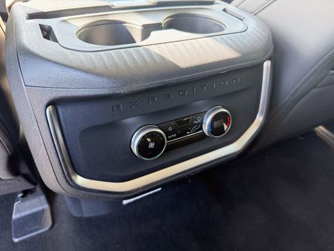 Used 2025 Ford Expedition Active image 31