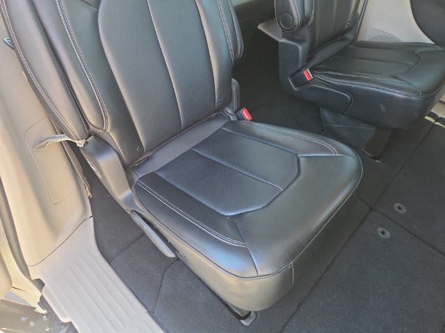 Used 2024 Chrysler Pacifica Touring-L FWD image 29