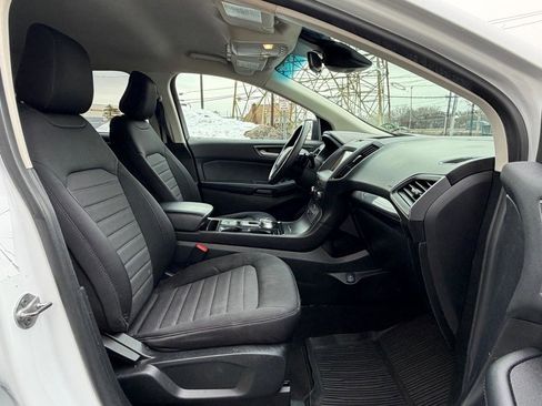 Used 2020 Ford Edge SE image 12