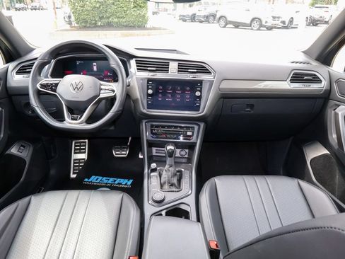 Used 2022 Volkswagen Tiguan SE R-Line AWD/4WD image 17