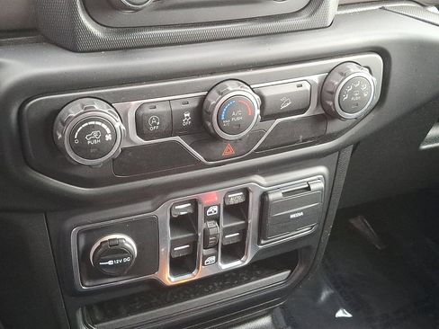 Used 2018 Jeep Wrangler Unlimited Sport S image 15