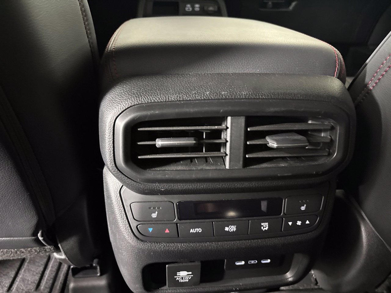 Used 2025 Honda Pilot Black Edition image 29