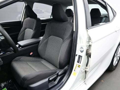 Used 2025 Toyota Camry LE FWD image 11